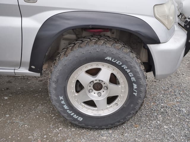 2001 Mitsubishi Pajero JDM car for sale — photo 23 of 25