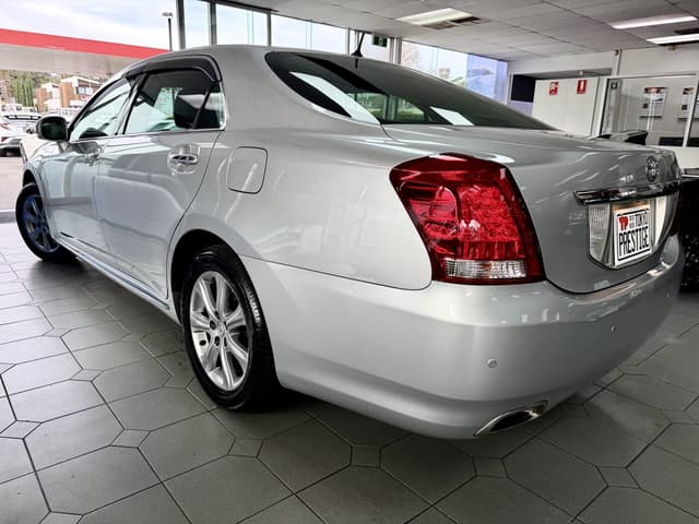 2009 Toyota Crown JDM car for sale — photo 3 of 5