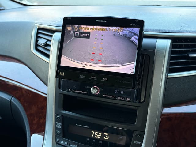 2010 Toyota Vellfire JDM car for sale — photo 11 of 16