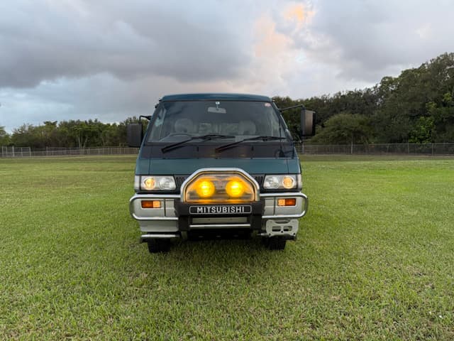 1996 Mitsubishi Delica JDM car for sale — photo 24 of 25