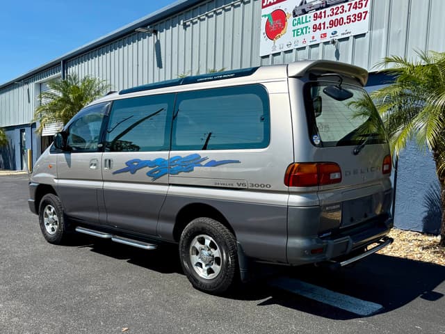 1998 Mitsubishi Delica JDM car for sale — photo 8 of 23