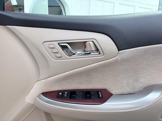 2009 Toyota Majesta JDM car for sale — photo 11 of 19
