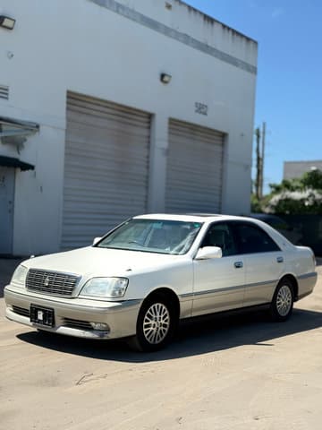 1998 Toyota Crown JDM car for sale — photo 3 of 13