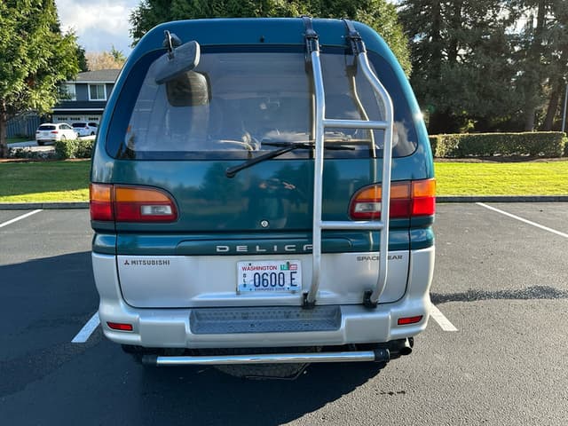 1995 Mitsubishi Delica JDM car for sale — photo 2 of 10