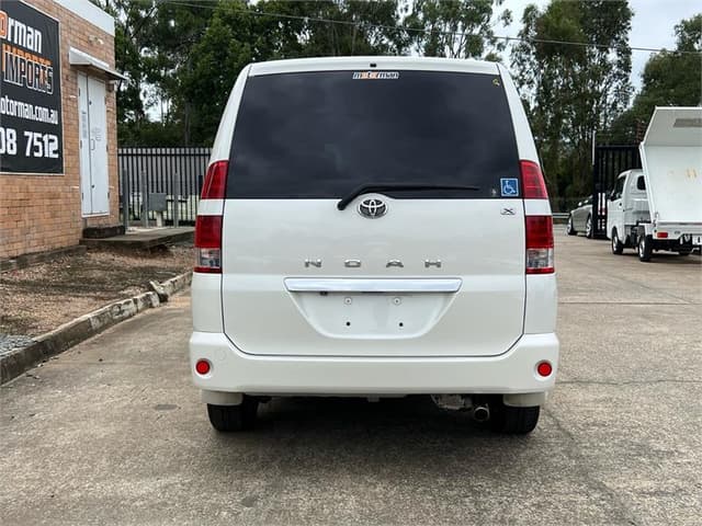 2004 Toyota Noah JDM car for sale — photo 7 of 18