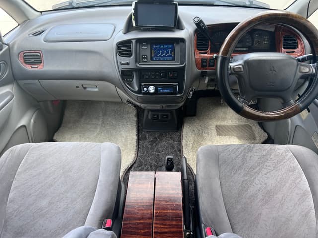 1998 Mitsubishi Delica JDM car for sale — photo 23 of 25