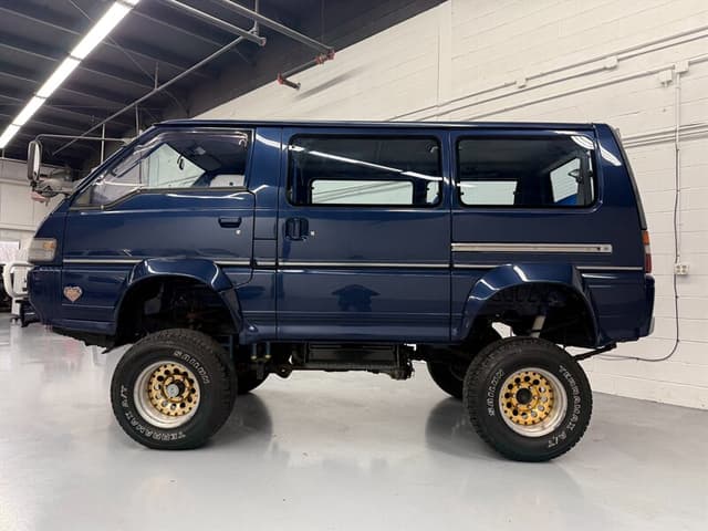 1993 Mitsubishi Delica JDM car for sale — photo 8 of 10