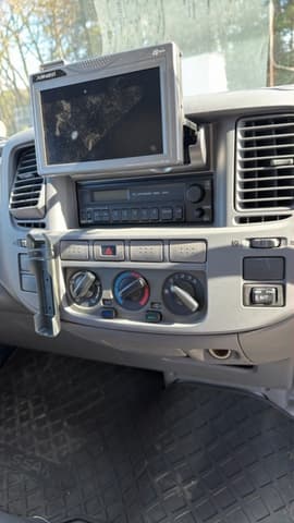 2001 Nissan Caravan JDM car for sale — photo 13 of 18