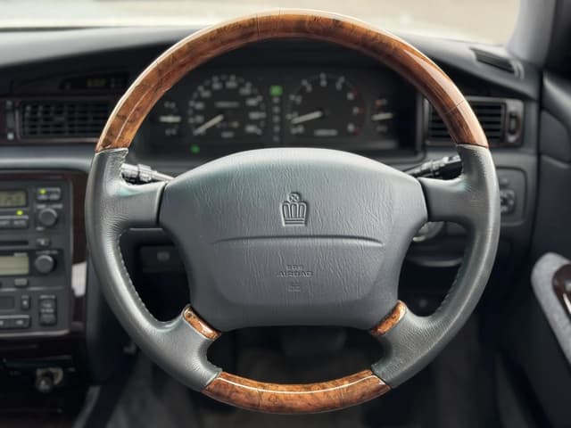1996 Toyota Crown JDM car for sale — photo 19 of 25