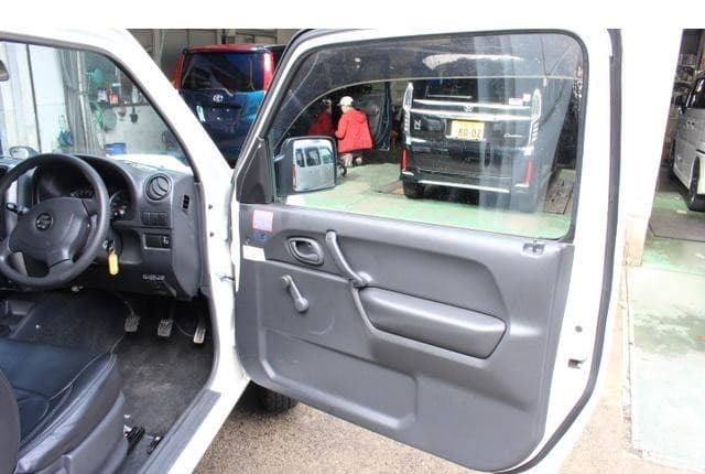 2010 Suzuki Jimny JDM car for sale — photo 18 of 25