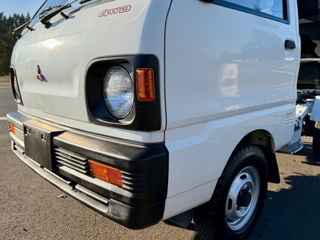 1991 Mitsubishi Minicab JDM car for sale — photo 18 of 25