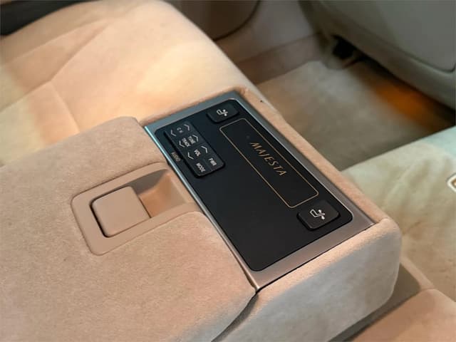 2010 Toyota Crown JDM car for sale — photo 19 of 21