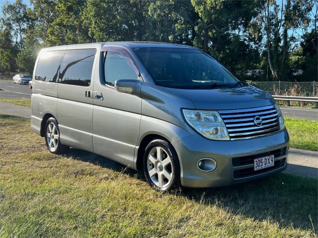 2005 Nissan Elgrand JDM car for sale — photo 4 of 15