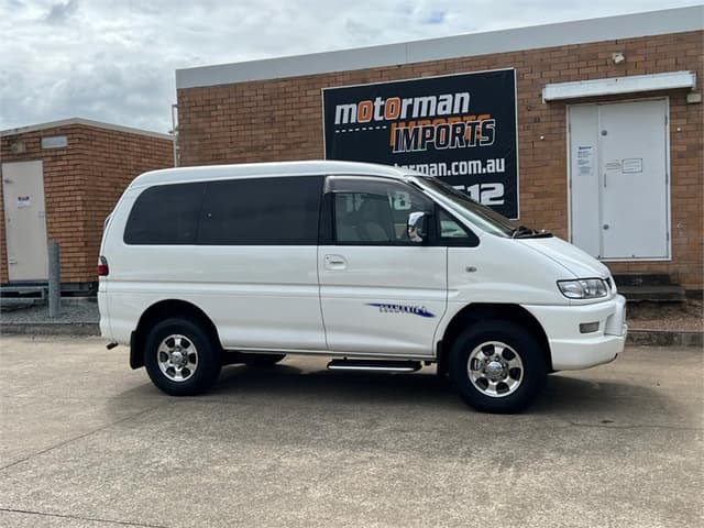 2005 Mitsubishi Delica JDM car for sale — photo 3 of 10