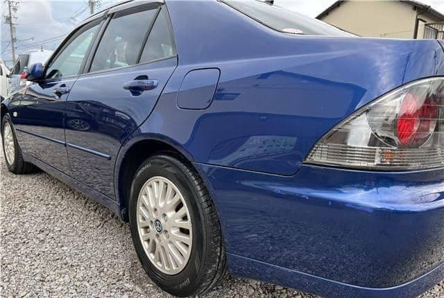 2003 Toyota Altezza JDM car for sale — photo 15 of 25