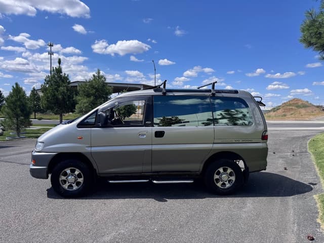 1997 Mitsubishi Delica JDM car for sale — photo 8 of 23