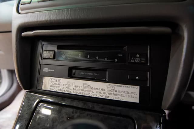 1999 Toyota Crown JDM car for sale — photo 11 of 25