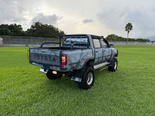 1993 Toyota Hilux JDM car for sale — photo 5 of 25