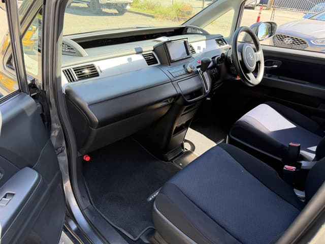 2008 Honda Stepwagon JDM car for sale — photo 12 of 19