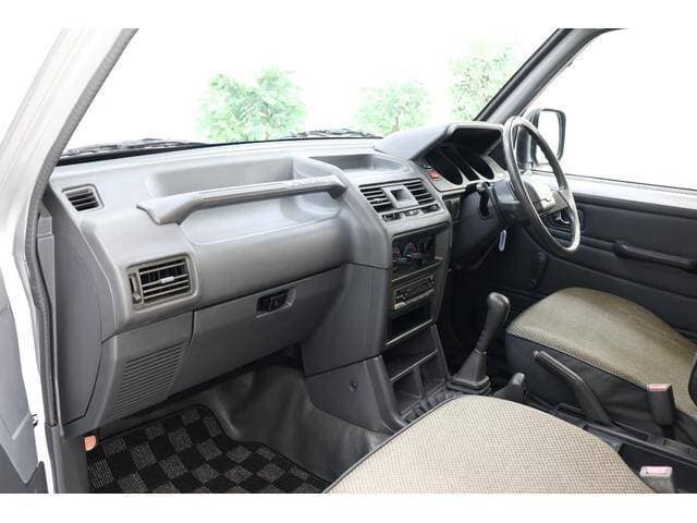 1992 Mitsubishi Pajero JDM car for sale — photo 6 of 17