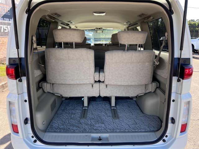 2003 Nissan Elgrand JDM car for sale — photo 15 of 16