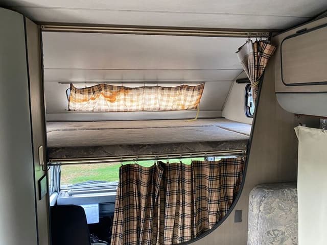 1992 Mitsubishi Delica JDM car for sale — photo 21 of 25