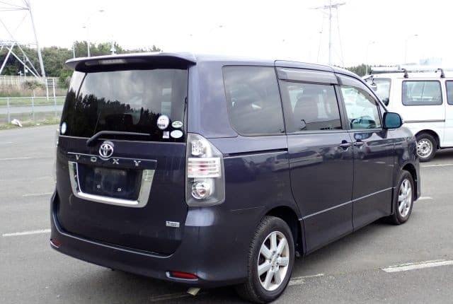 2008 Toyota Voxy JDM car for sale — photo 4 of 25