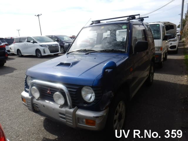 1995 Mitsubishi Pajero JDM car for sale — photo 2 of 11