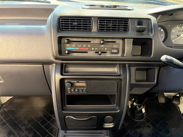 2000 Daihatsu Hijet JDM car for sale — photo 15 of 17