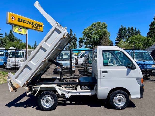 1998 Daihatsu Hijet JDM car for sale — photo 12 of 25