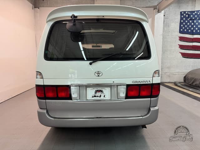1997 Toyota Granvia JDM car for sale — photo 18 of 25