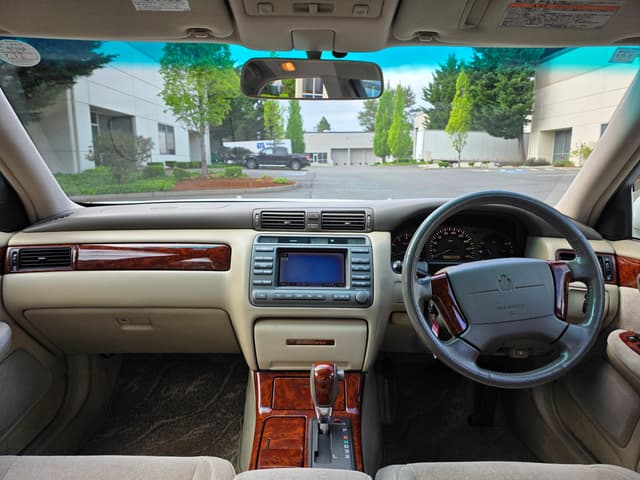 1999 Toyota Crown JDM car for sale — photo 11 of 14