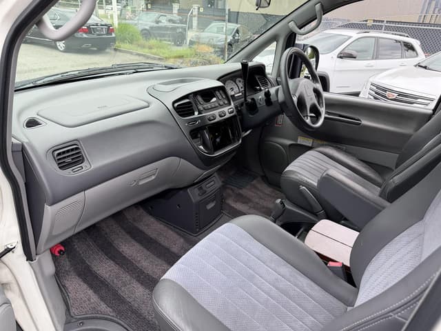 2005 Mitsubishi Delica JDM car for sale — photo 12 of 19