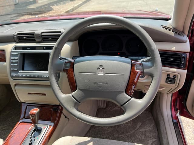 2000 Toyota Crown JDM car for sale — photo 11 of 16