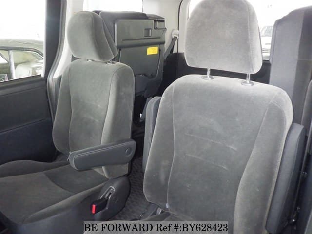 2010 Toyota Noah JDM car for sale — photo 5 of 6