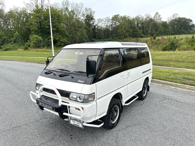 1991 Mitsubishi Delica JDM car for sale — photo 2 of 10