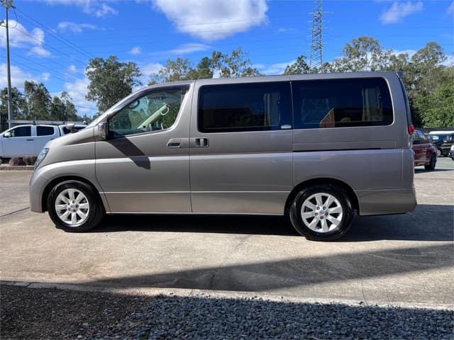 2008 Nissan Elgrand JDM car for sale — photo 9 of 16
