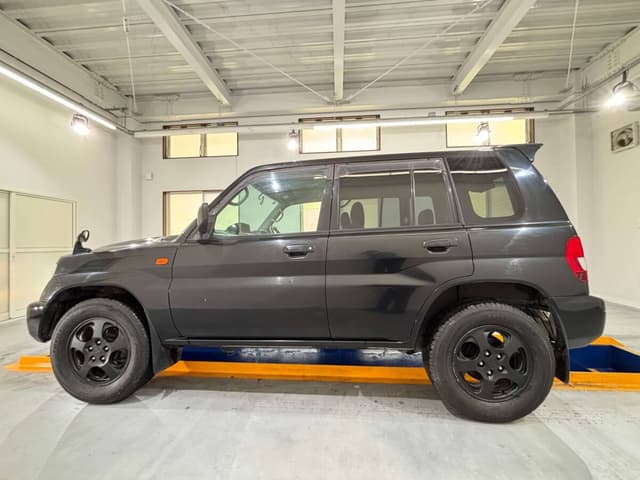 2000 Mitsubishi Pajero JDM car for sale — photo 3 of 3