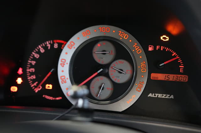 1999 Toyota Altezza JDM car for sale — photo 10 of 11