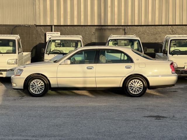 2000 Toyota Majesta JDM car for sale — photo 6 of 25