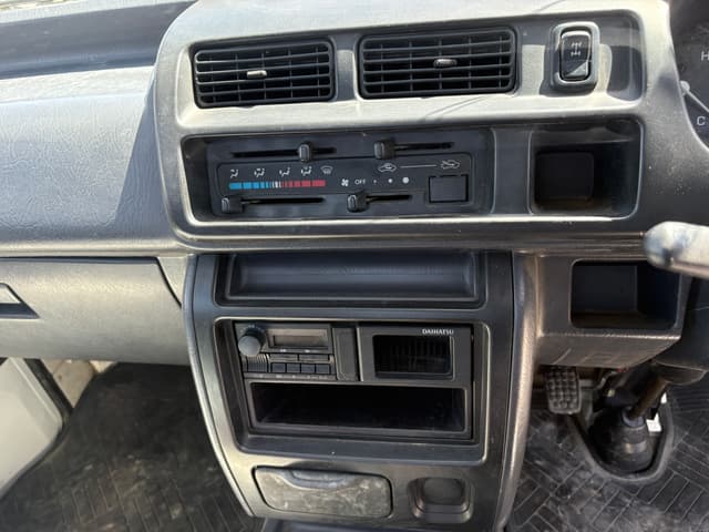 2000 Daihatsu Hijet JDM car for sale — photo 18 of 25
