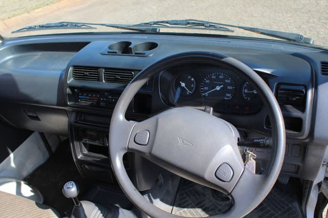 1999 Daihatsu Hijet JDM car for sale — photo 12 of 25