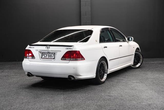 2004 Toyota Crown JDM car for sale — photo 10 of 20