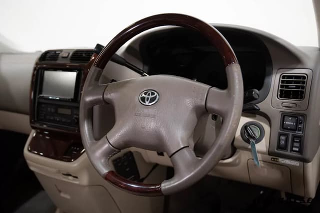 2000 Toyota Grand Hiace JDM car for sale — photo 12 of 25