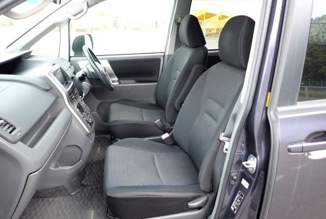 2008 Toyota Voxy JDM car for sale — photo 21 of 25