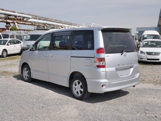 2001 Toyota Noah JDM car for sale — photo 7 of 25