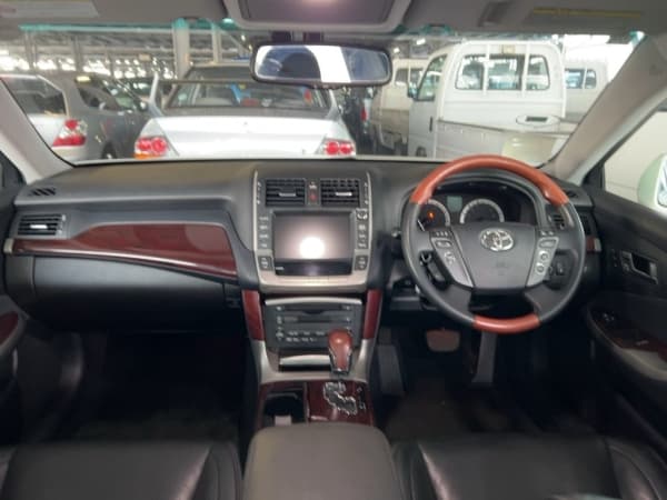 2010 Toyota Majesta JDM car for sale — photo 7 of 7
