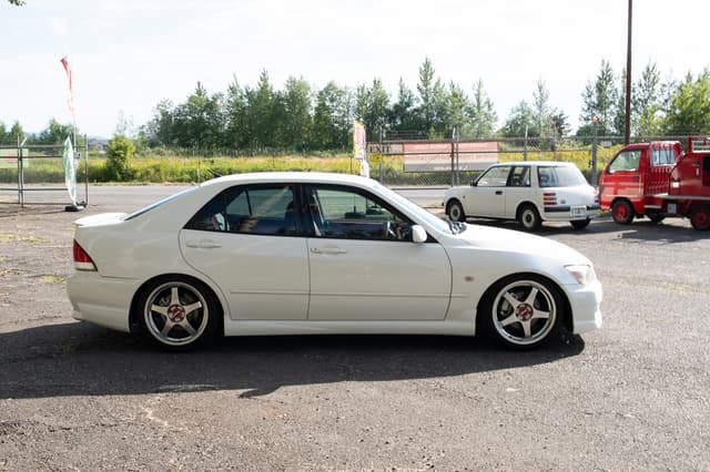 2001 Toyota Altezza JDM car for sale — photo 8 of 14