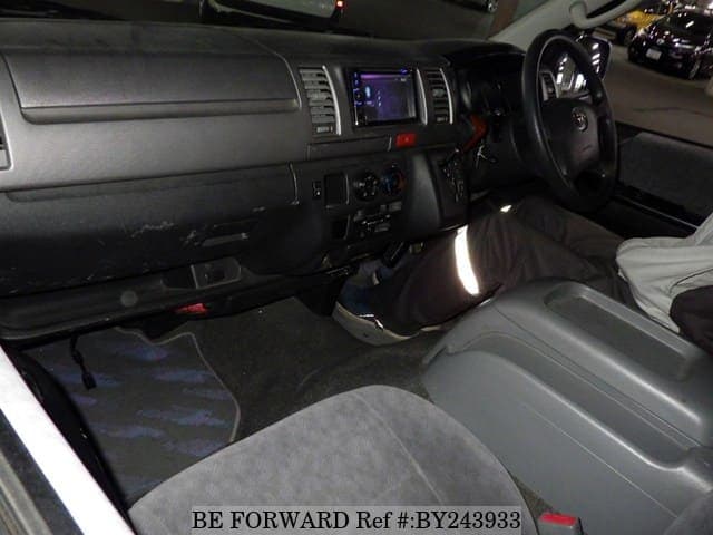2006 Toyota HiAce JDM car for sale — photo 3 of 6