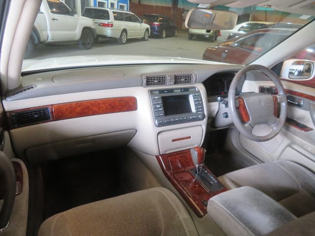 2000 Toyota Crown JDM car for sale — photo 19 of 25
